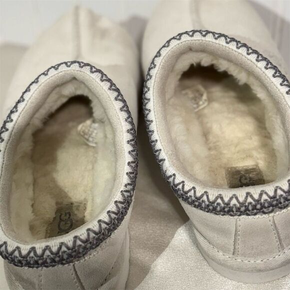 UGG Tasman Slippers Goose Light Grey Men’s US 7 / Women’s 8 Suede Sheepskin - Picture 7 of 9